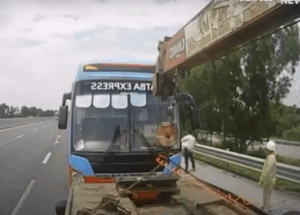 Kinh hoàng: Xe đầu kéo tông xe cứu hộ và khách trên cao tốc Hà Nội–Hải Phòng, khiến 2 tài xế tử vong